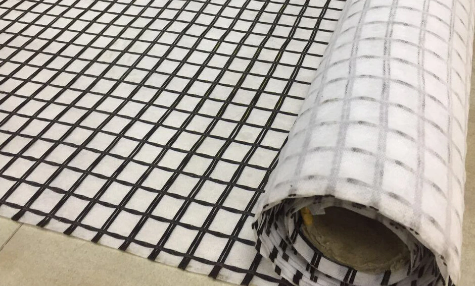 Geogrid de fibra de vidrio biaxial compuesta con geotextil no tejido para refuerzo del suelo/material de construcción vial Geocompos 6