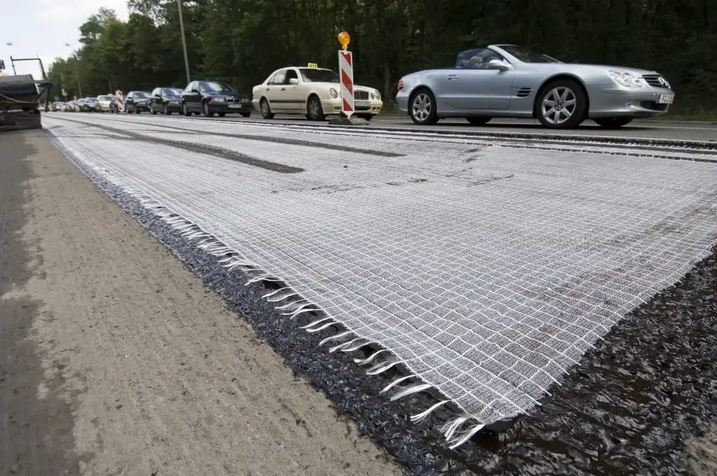 Geogrid de fibra de vidrio biaxial compuesta con geotextil no tejido para refuerzo del suelo/material de construcción vial Geocompos 8
