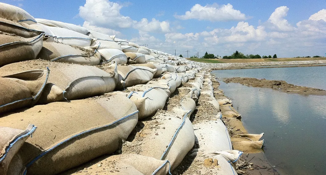 Heavy Duty Geotextile Geobag Designed For Slope Protection And Riverbank Stabilization Shoreline Protection And Environmental Safety Measures 7