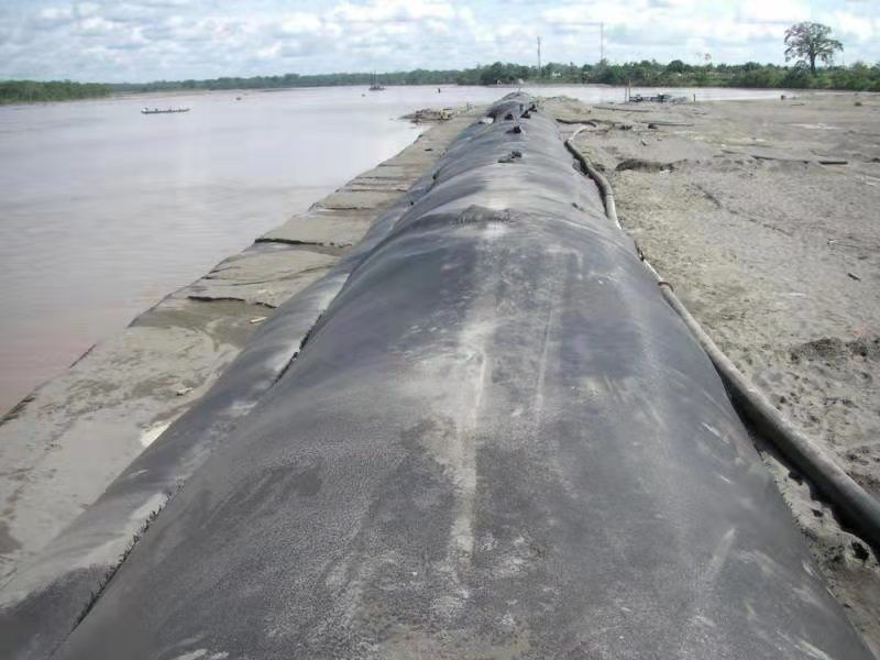 Bolsa / geotúbulo de geotextil tejido de PP de alta resistencia para el tratamiento de aguas residuales o proyectos de dragado marino