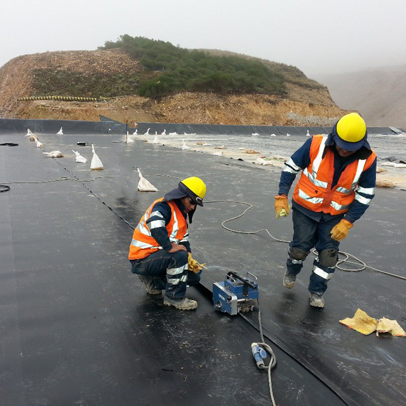 100% material virgen ASTM estándar GM13 HDPE Geomembrana de revestimiento 0.3mm 0.5mm 1.0mm 1.5mm 2.0mm para vertederos / estanques de camarón