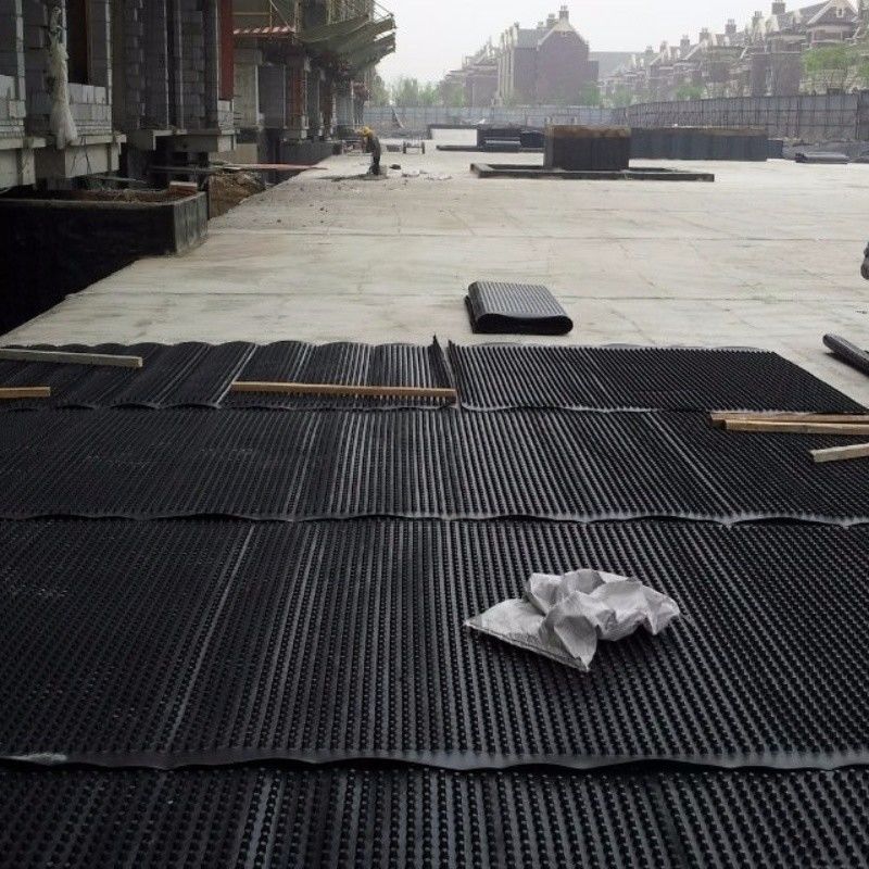 Proyecto de verde de membrana de drenaje con hoyuelos PVC placa de drenaje con hoyuelos perforada trabajo de suelo solución de agua solución de agua