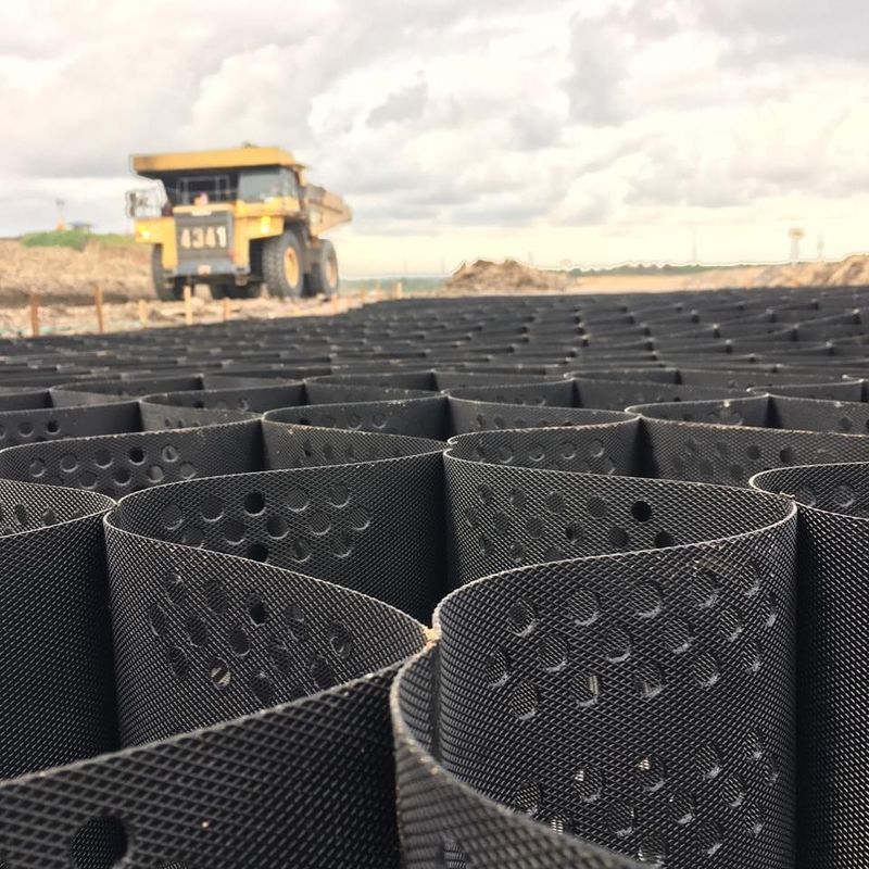 Geocell de plástico HDPE con cuadrícula pavimentada negro Geocell de HDPE para refuerzo de sótano blando Estabilizador de grava de bajo costo Geocell en la construcción de carreteras