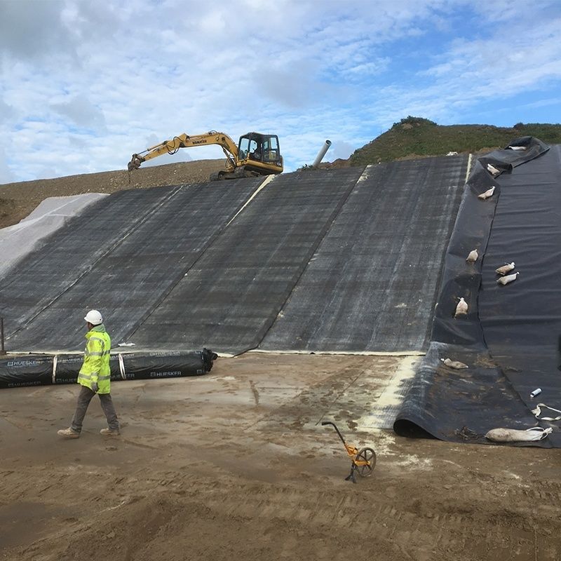 Liner de estanque de geomembrana negra HDPE duradero 0,5 mm ∼2 mm para tanques de peces circulares, tanques de agua de acuicultura y aplicaciones de impermeabilización de presas