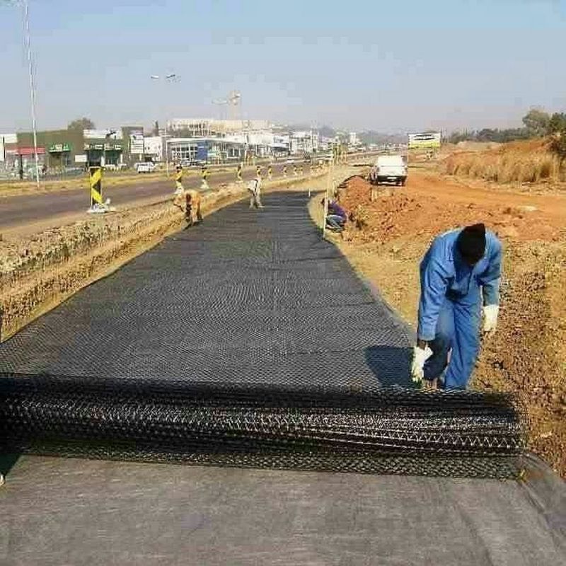 Alta resistencia a la tracción malla de plástico biaxial 30kN/m Negro PP/PET Geogrid para el refuerzo del suelo y la estabilización de la base de la carretera