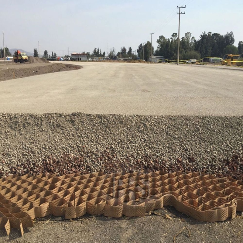 Geoceldas de HDPE duraderas Geocelda de HDPE de superficie lisa para entradas de vehículos Control de erosión para taludes Soporte de muro de contención