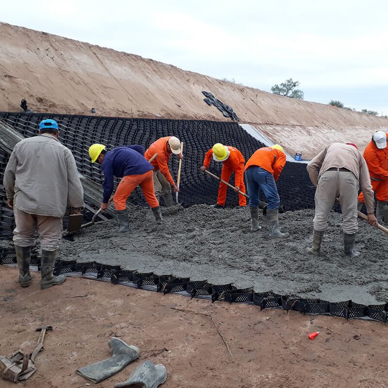 Geocelda de HDPE para grava de entrada de plástico, control de suelo con geocelda de HDPE en carretera para refuerzo de carreteras, protección de taludes, control de erosión, grava, autopista